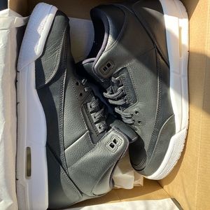 Air Jordan retro 3 worn only once .